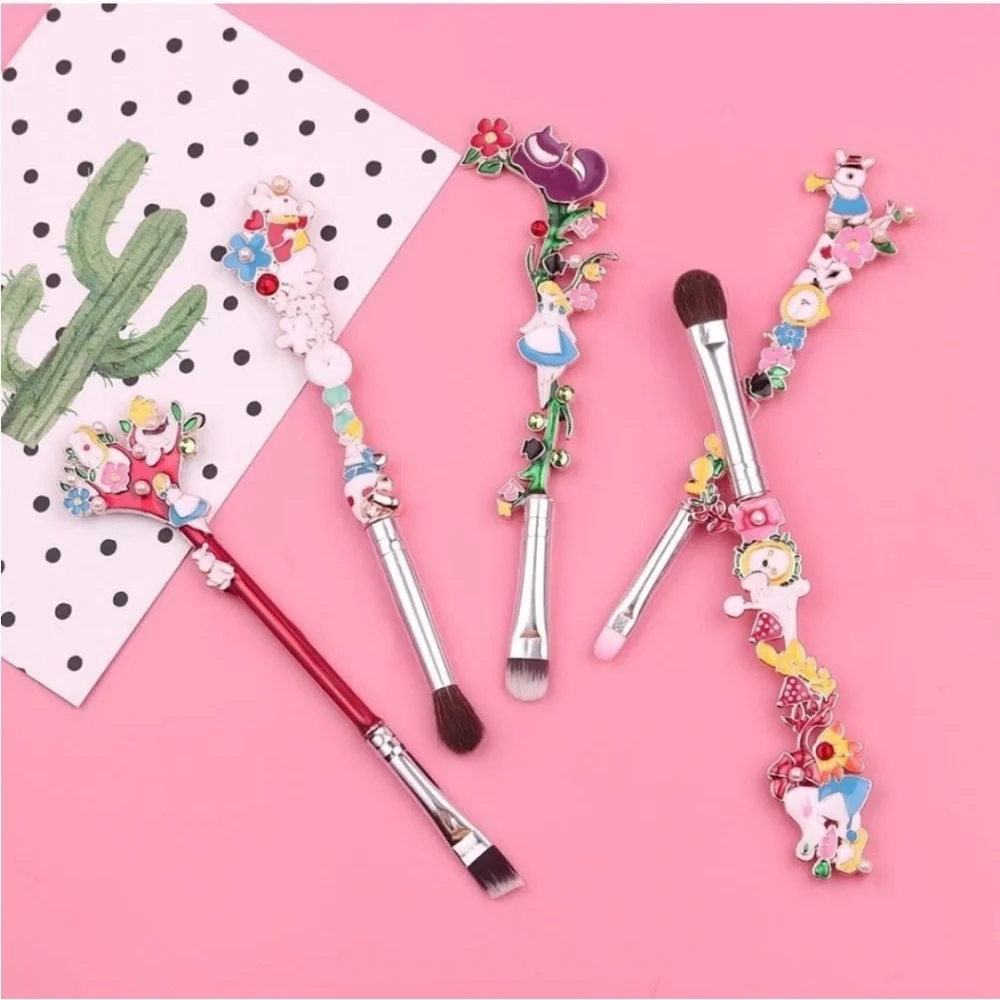 Disney Alice in Wonderland Makeup Brush Set, Eye Shadow Brush Set of 5
